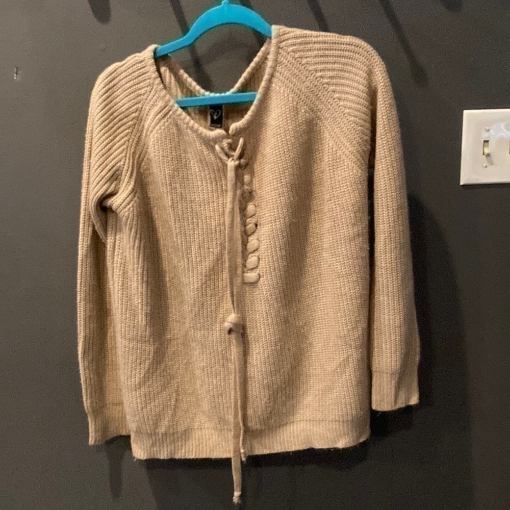 Windsor size medium tan cozy sweater great condition